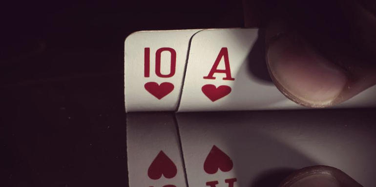 1767808613773825.jpg 二十一點(Blackjack)那些你一定遇過的尷尬瞬間:從爆牌到逆轉的娛樂型策略故事集